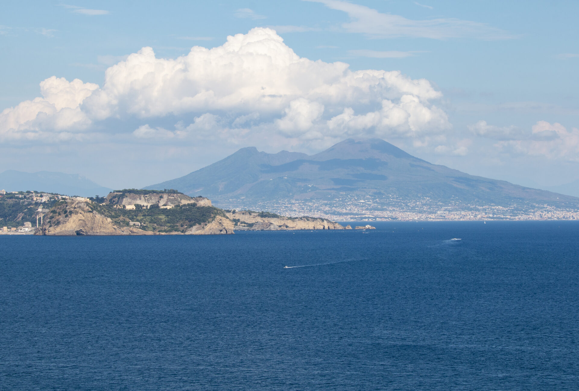 Golfo di Napoli - Gulf of Naples. Photo by Valerio Russo